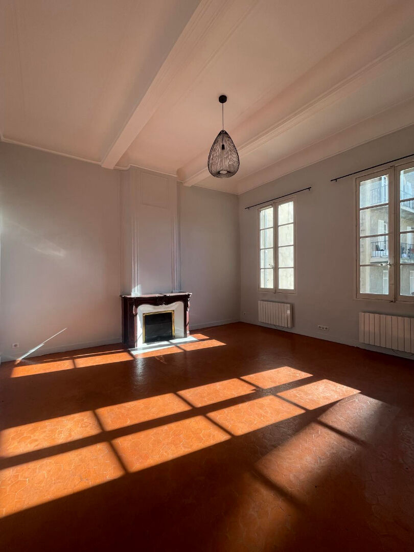 APPARTEMENT AIX EN PROVENCE - 3 pi\u00e8ce(s) - 85.3 m2