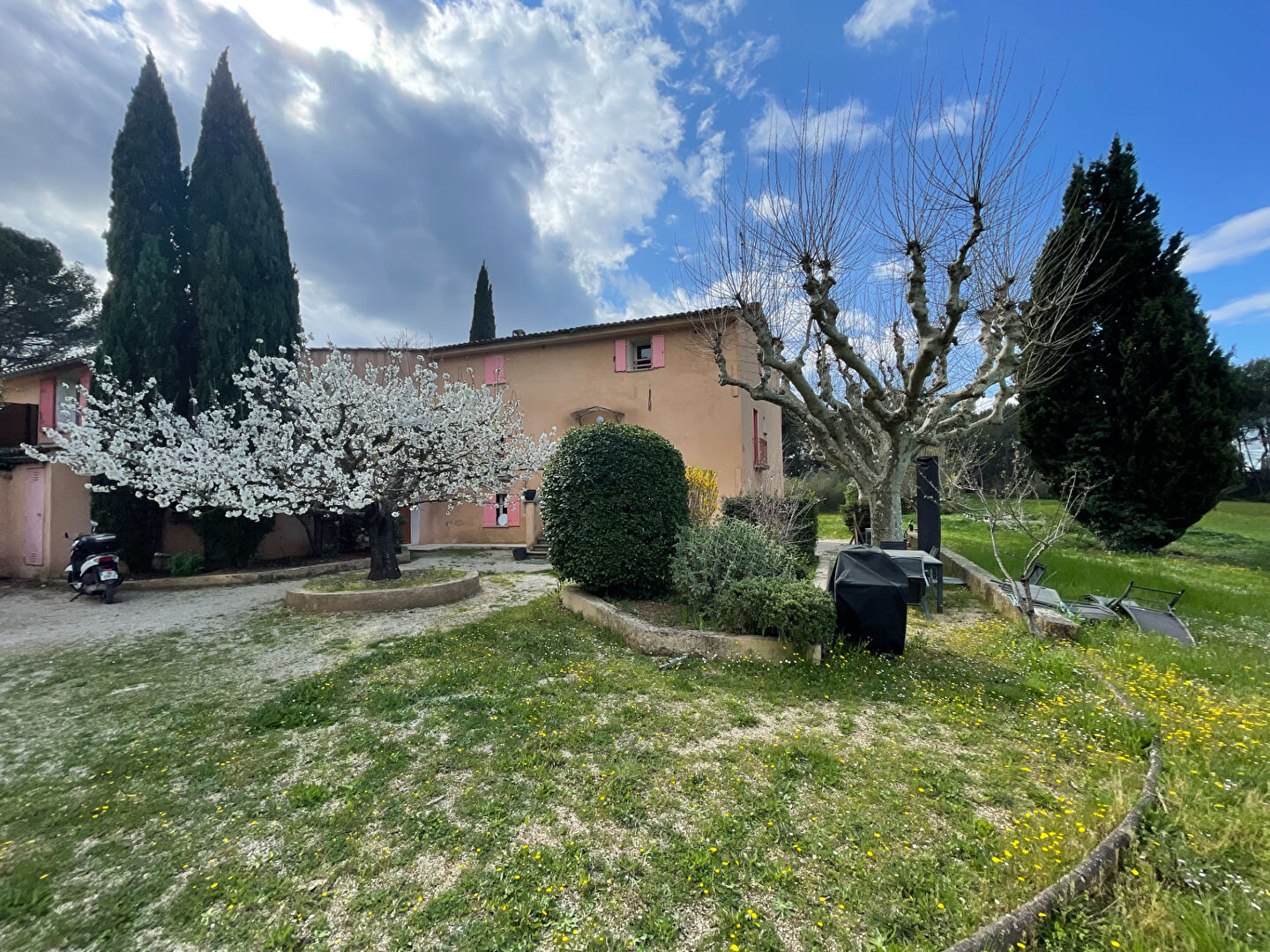 AIX EN PROVENCE LOT 4 - Aix Pont de L'Arc T4 de 78 m2 \u00e0 la campagne