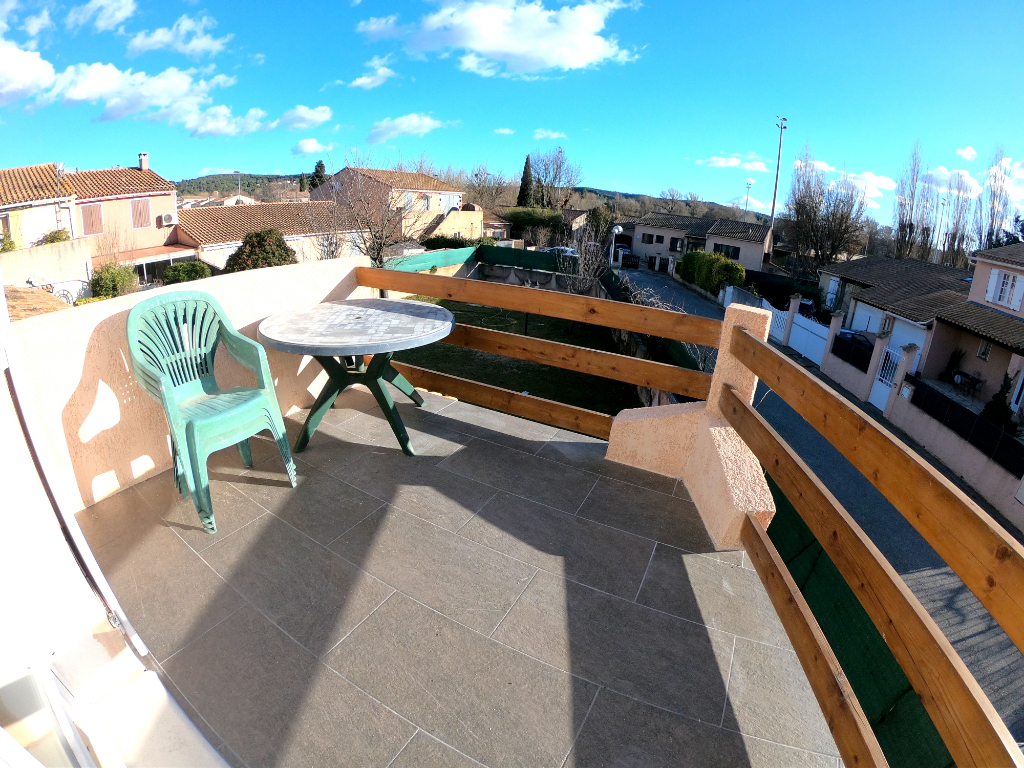 Centre Luynes T2 MEUBLE avec  belle terrasse
