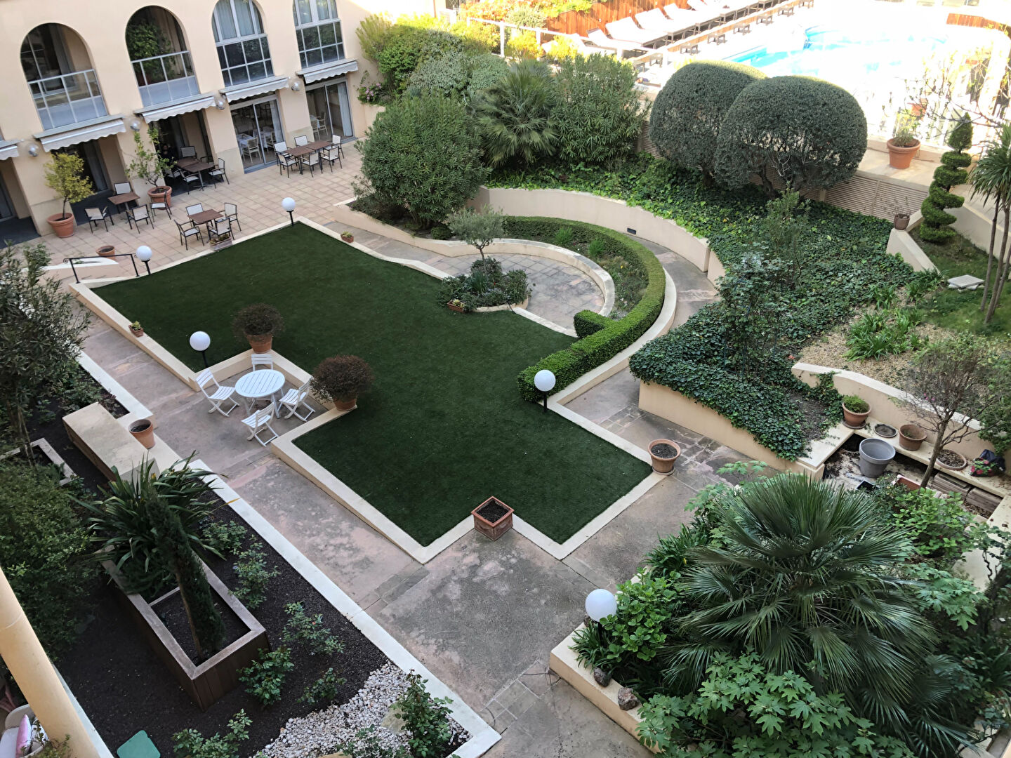 Aix centre Roi Ren\u00e9 \u00e0 2 pas du Cours Mirabeau - 2 pi\u00e8ces meubl\u00e9 50m\u00b2